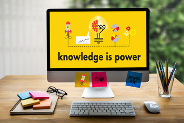 最近同学合伙想开个小店 网店也行 实体店也行 给点关于开店方面的策划 关于卖服装