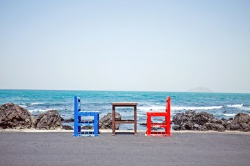 最近同学合伙想开个小店 网店也行 实体店也行 给点关于开店方面的策划 关于卖服装