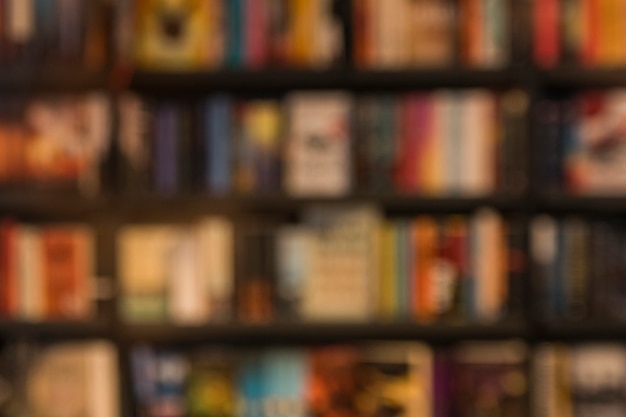 最近同学合伙想开个小店 网店也行 实体店也行 给点关于开店方面的策划 关于卖服装